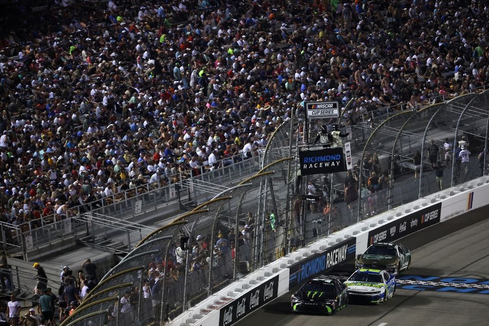 Riley Herbst, 23XI Racing Toyota, AJ Allmendinger, Kaulig Racing Chevrolet, Cody Ware, Rick Ware Racing Ford