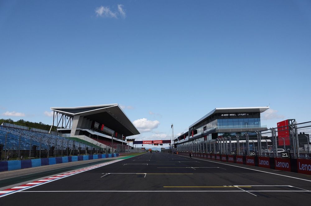 General view of the main straight