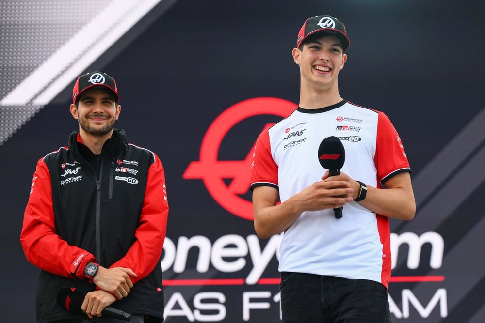 Esteban Ocon, Haas F1 Team, Oliver Bearman, Haas F1 Team