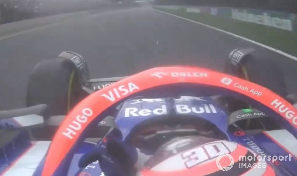 VIDEO: Lawson hace la "britney señal" al adelantar a Checo Pérez en México