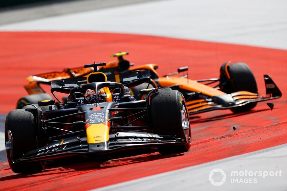 Max Verstappen, Red Bull Racing RB20, Lando Norris, McLaren MCL38, battle for the lead