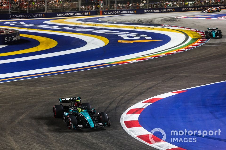 Lewis Hamilton, Mercedes F1 W15, George Russell, Mercedes F1 W15