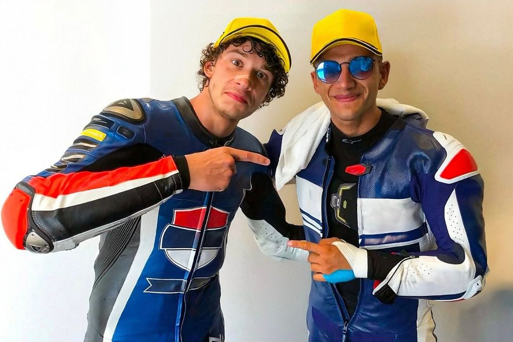 Marco Bezzecchi y Jorge Martín, en una foto distribuida por Aprilia