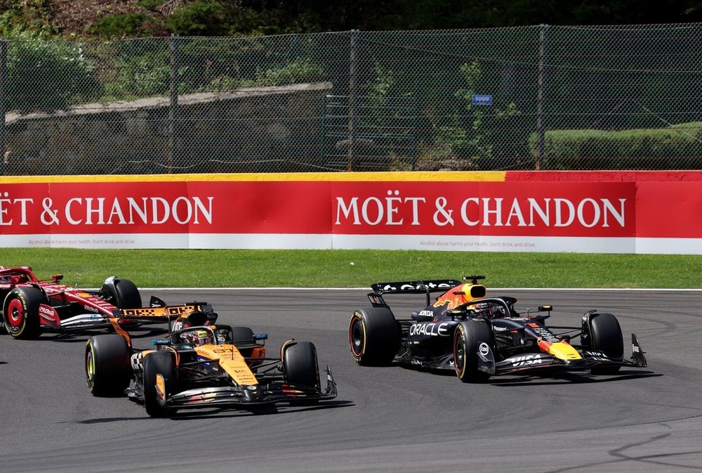 Oscar Piastri, McLaren, Max Verstappen, Red Bull Racing