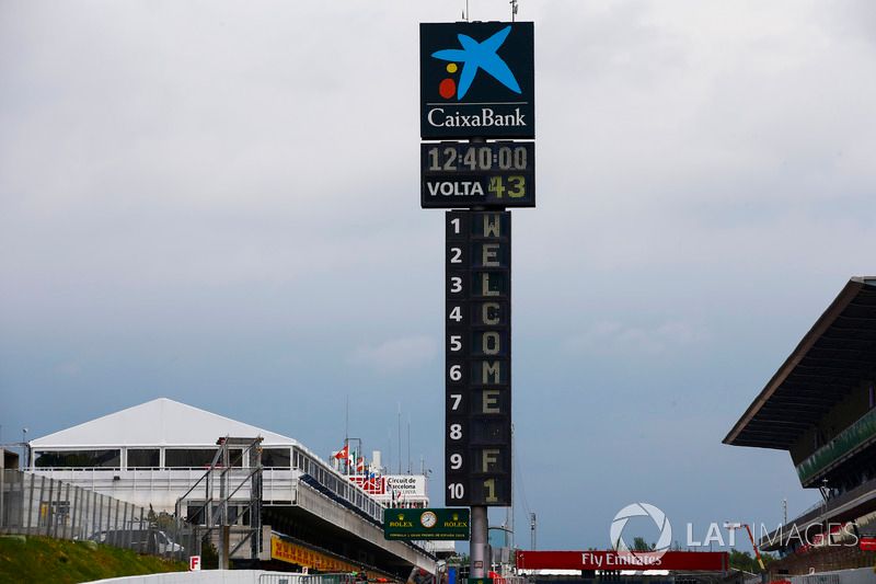 La torre dei risultati, al Circuit de Catalunya, sponsorizzata Caixa Bank