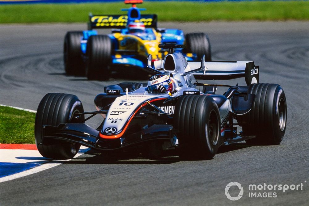 Juan Pablo Montoya, McLaren MP4-20 Mercedes, Fernando Alonso, Renault R25