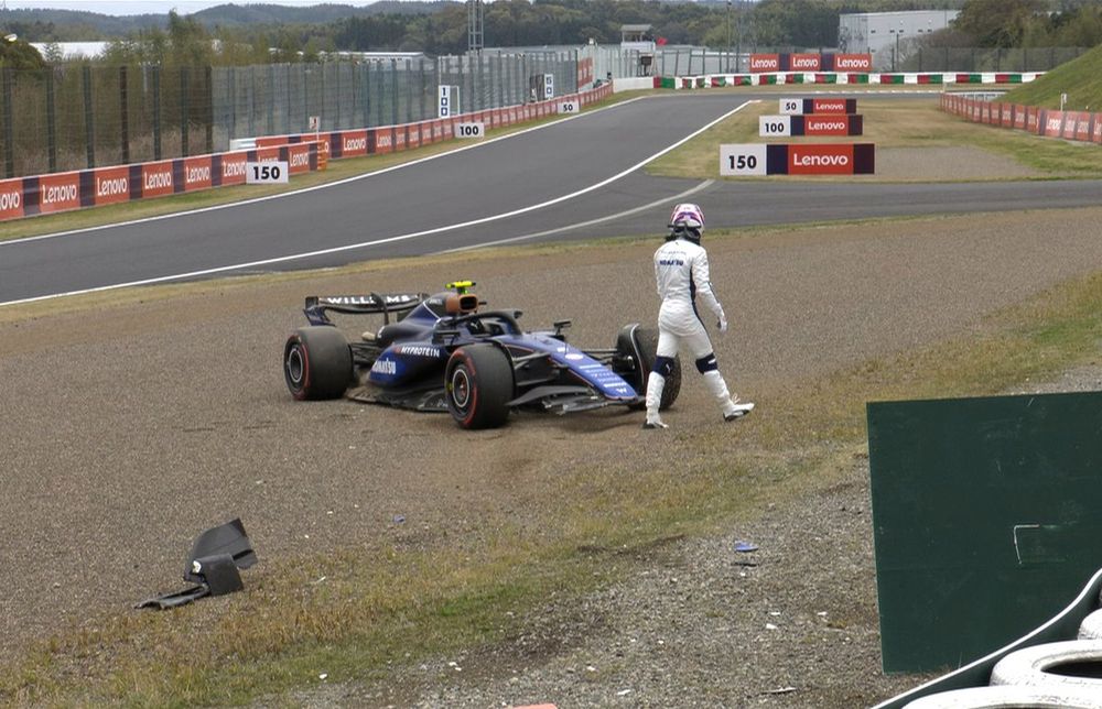Logan Sargeant, Williams, tras su accidente en la FP1 de Suzuka.