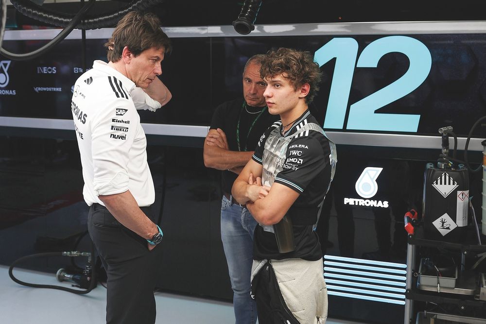 Toto Wolff, Executive Director of Mercedes, Andrea Kimi Antonelli, Mercedes