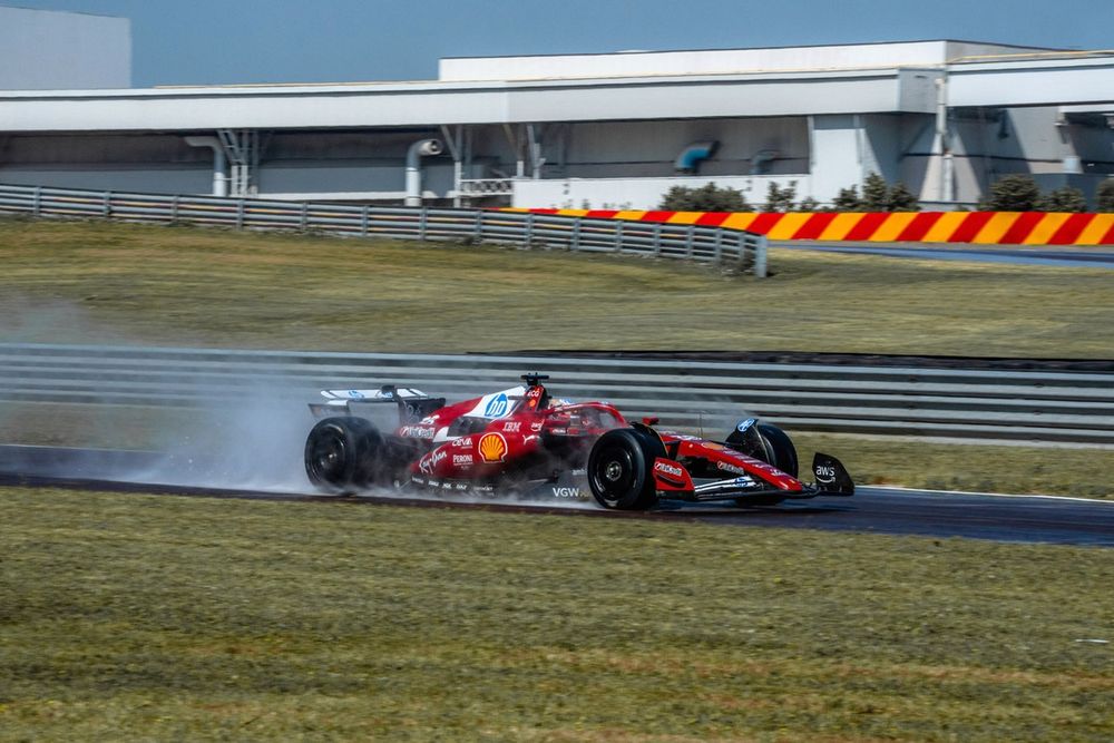 Zhou Guanyu, Ferrari SF-25 mule car