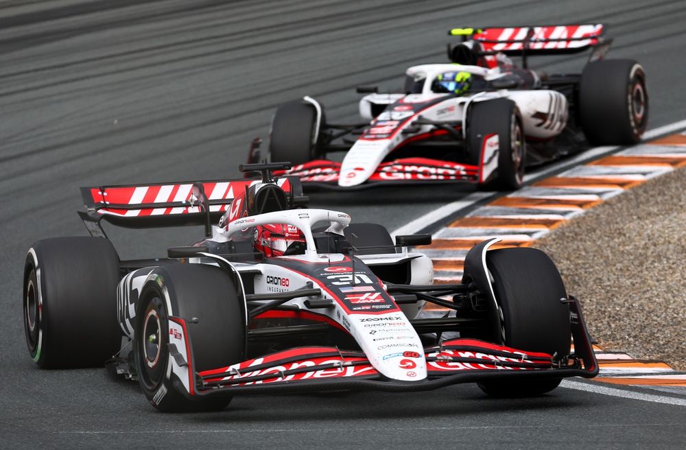 Esteban Ocon, Haas F1 Team, Oliver Bearman, Haas F1 Team