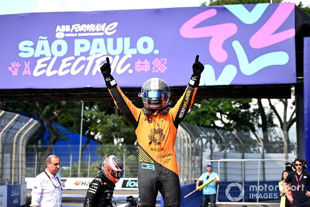 Sam Bird, NEOM McLaren Formula E Team, en Parc Ferme