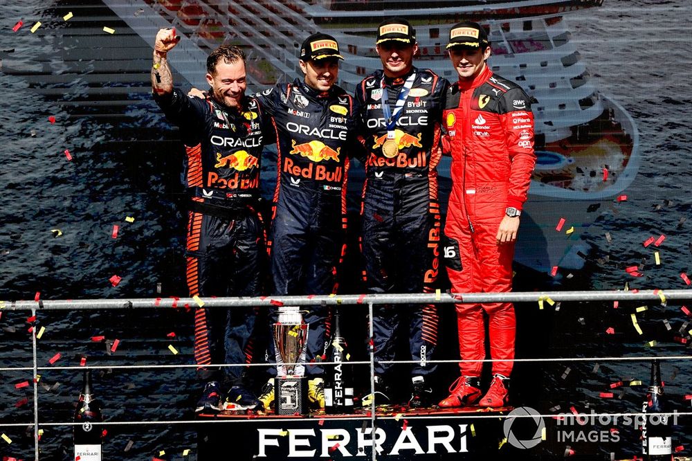Podio: segundo lugar Sergio Pérez, Red Bull Racing, ganador Max Verstappen, Red Bull Racing