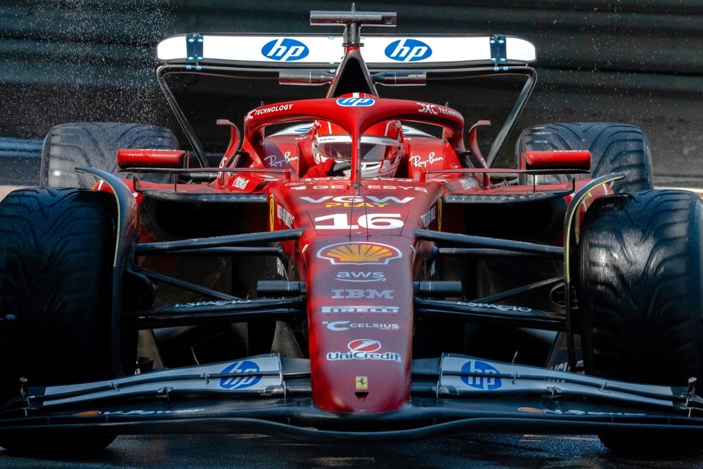Ferrari SF-25 mule car nel test di Fiorano del 20 giugno con l'ala anteriore scarica e senza attuatore
