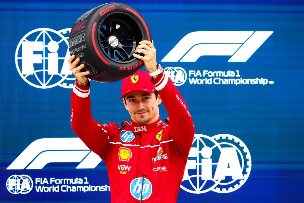 Leclerc con il trofeo della pole position che è una
