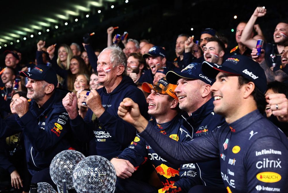 El campeón del mundo Max Verstappen, Red Bull Racing celebra su bicampeonato con el equipo