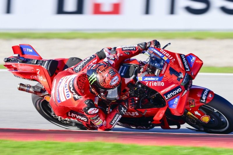 Bagnaia vence la sprint en Montmeló y alarga el pulso con Martín hasta el domingo