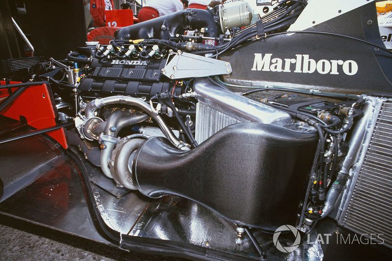 Il V6 Honda RA168E turbo nel telaio della McLaren MP4/4