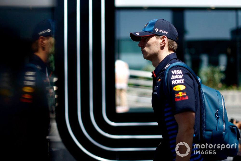 Max Verstappen, Red Bull Racing, llega al Paddock de Arabia Saudita.