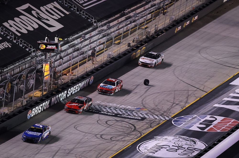 Kyle Larson, Hendrick Motorsports Chevrolet, Cole Custer, Haas Factory Team Ford, Cody Ware, Rick Ware Racing Ford