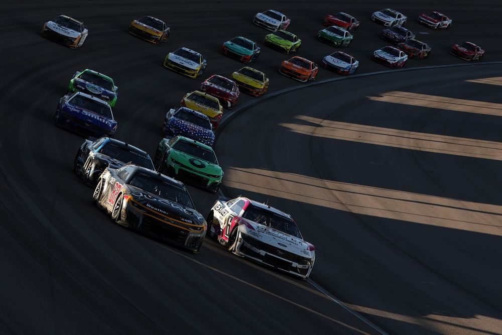 Shane van Gisbergen, Trackhouse Racing Chevrolet; Brad Keselowski, RFK Racing Ford