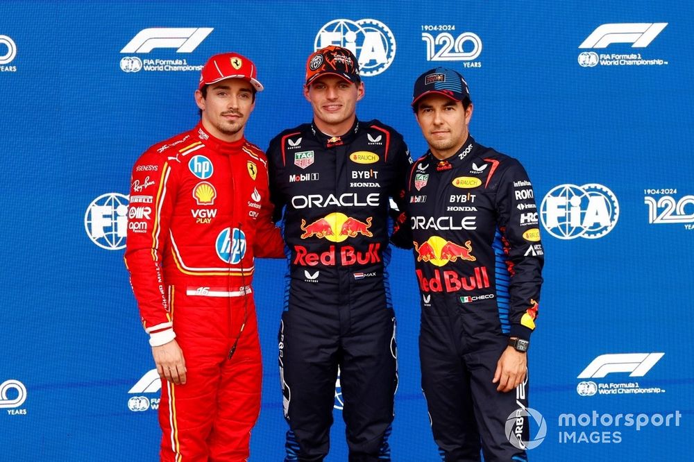 Los 3 primeros clasificados: Charles Leclerc, Scuderia Ferrari, ganador de la pole Max Verstappen y Sergio Pérez, Red Bull Racing
