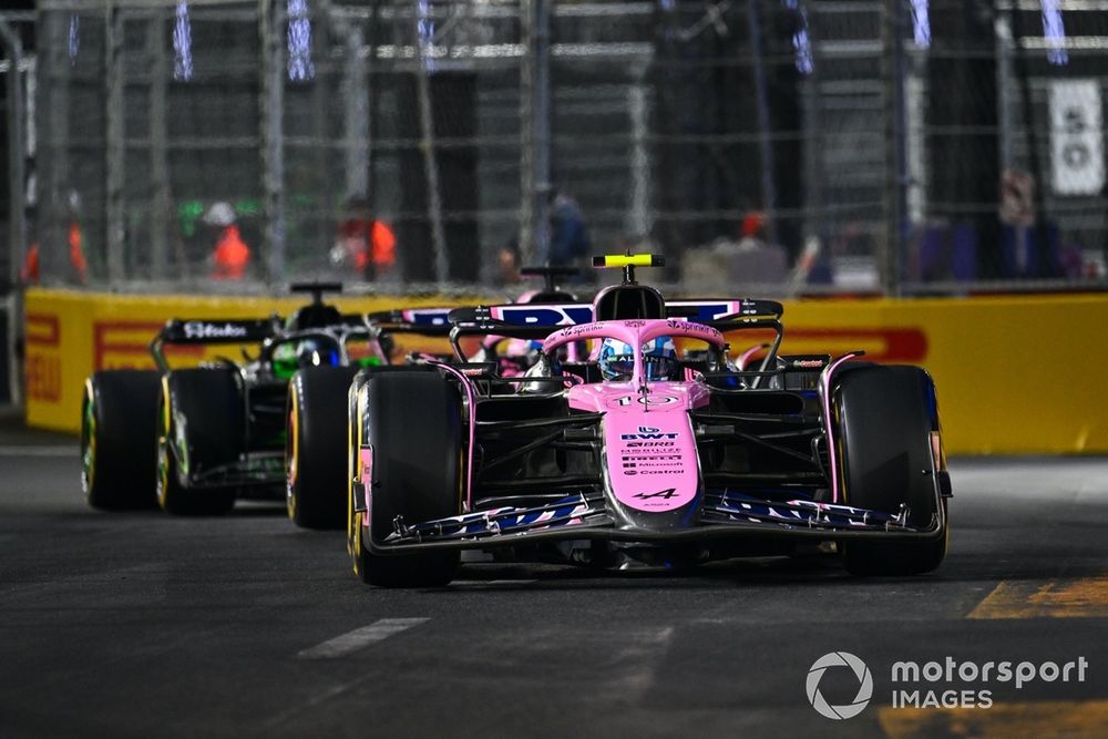 Pierre Gasly, Alpine A524, Esteban Ocon, Alpine A524, Valtteri Bottas, Stake F1 Team KICK Sauber C44