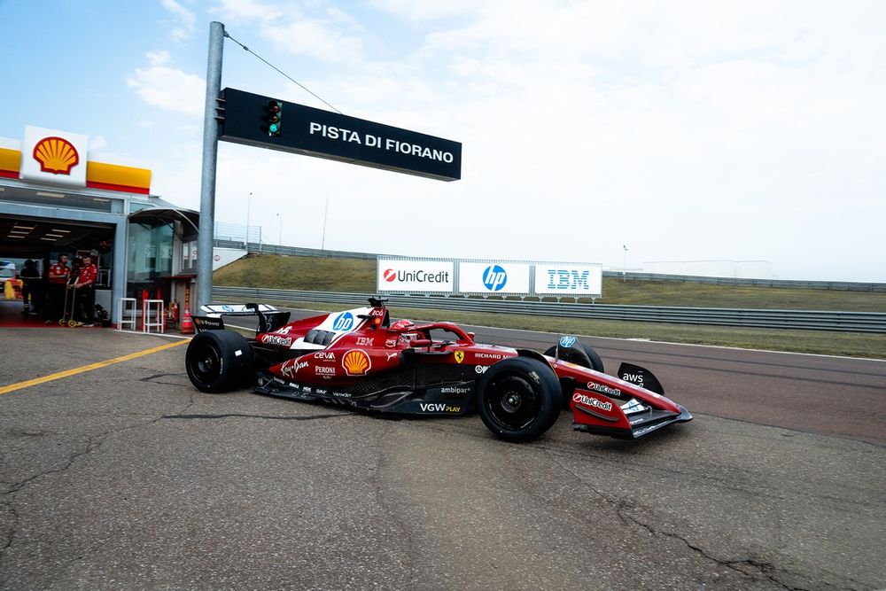 La versión de un Ferrari SF-25 modificado para las pruebas de Pirelli con vistas a 2026.