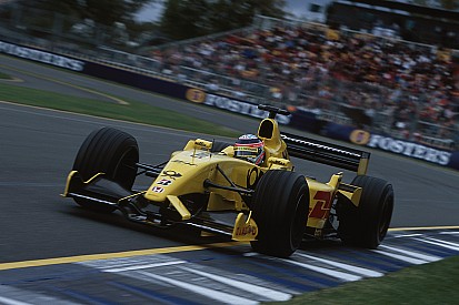 2025年は”巳年”だから蛇のF1……大胆なノーズ先端カラーリングの