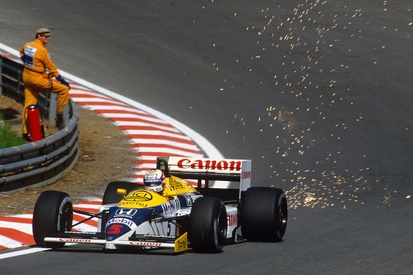 ナイジェル・マンセル、1986年の愛機ウイリアムズFW11で走行「あの頃の