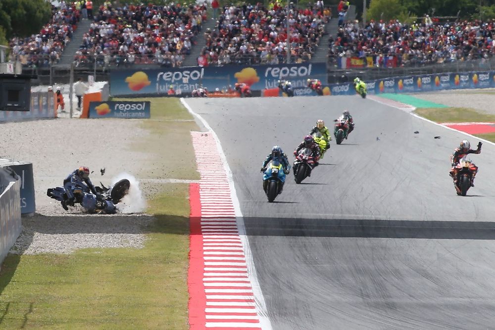 Álex Márquez est très lourdement tombé à Barcelone.