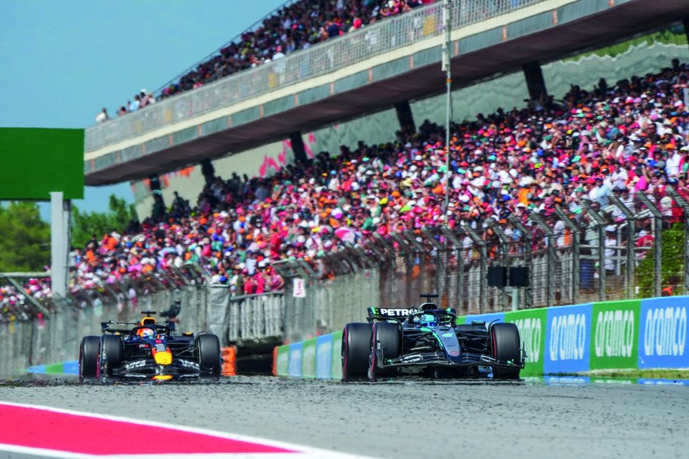 George Russell, Mercedes W16, Max Verstappen, Red Bull Racing