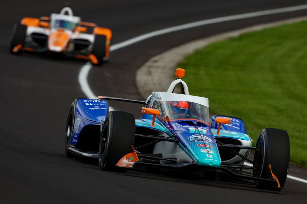 Op de Indianapolis Motor Speedway kon Rinus VeeKay goed meekomen, totdat remproblemen roet in het eten gooiden.