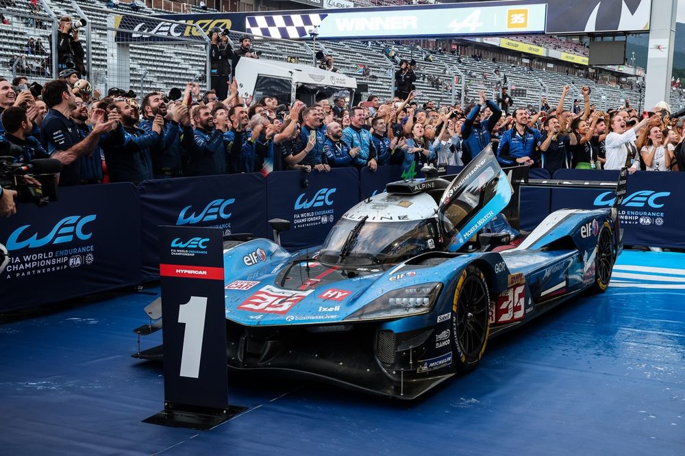 Race winner #35 Alpine Endurance Team Alpine A424: Paul-Loup Chatin, Ferdinand Habsburg, Charles Milesi