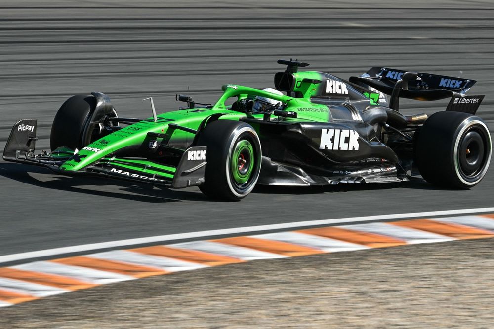 Sauber moest op meerdere locaties haar titelsponsor aanpassen vanwege de regels.