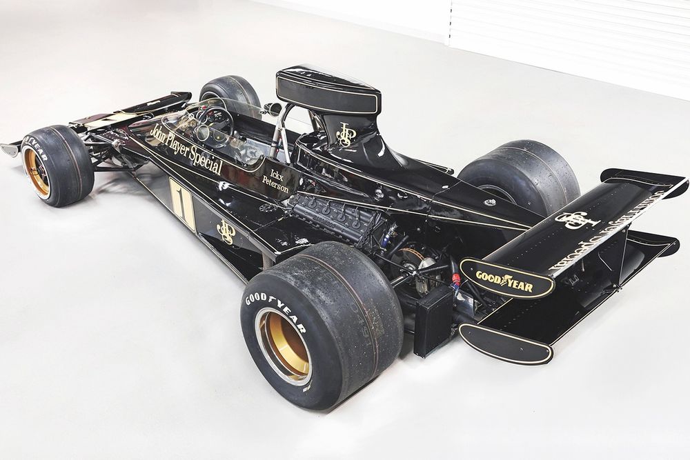 JPS/10, as it was designated, features the 76’s original – and short-lived – aerodynamic configuration with biplane rear wing