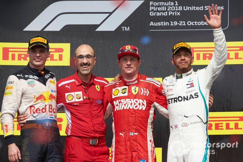 Een opmerkelijk podium uit 2018: Carlos Santi is dan engineer van Kimi Räikkönen, rechts zijn hudige collega Lewis Hamilton.