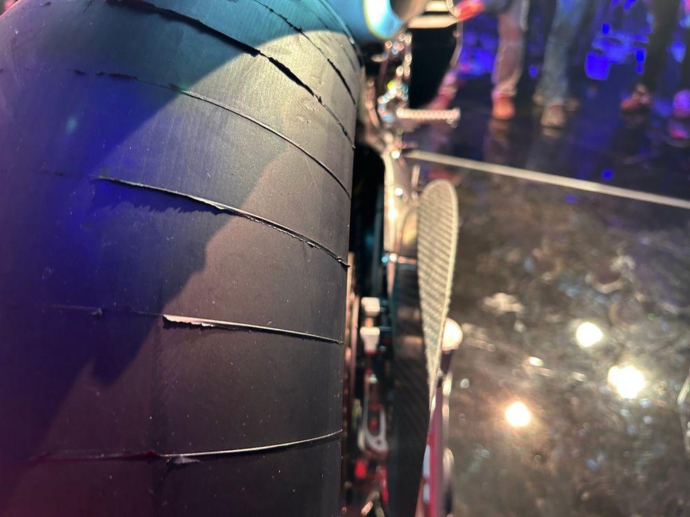 Aprilia RS-GP 2025: altra vista del profilo alare posteriore