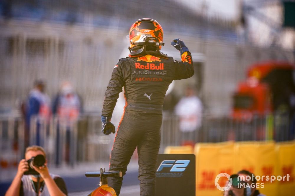 Race Winner Yuki Tsunoda, Carlin celebrates in Parc Ferme