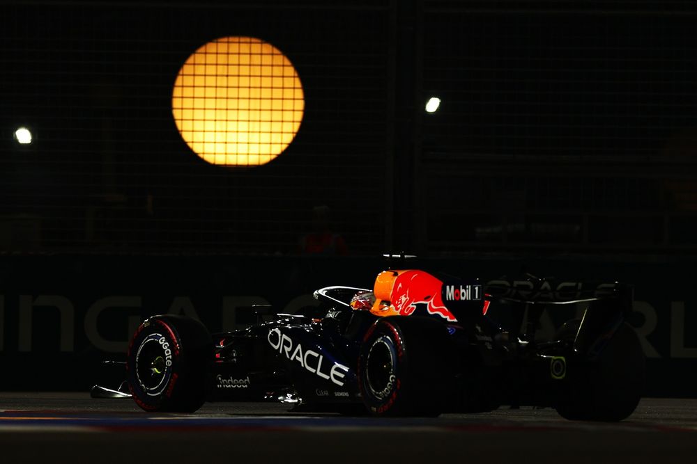 Verstappen quiere el pleno en Singapur: pole por 54 milésimas ante Ferrari