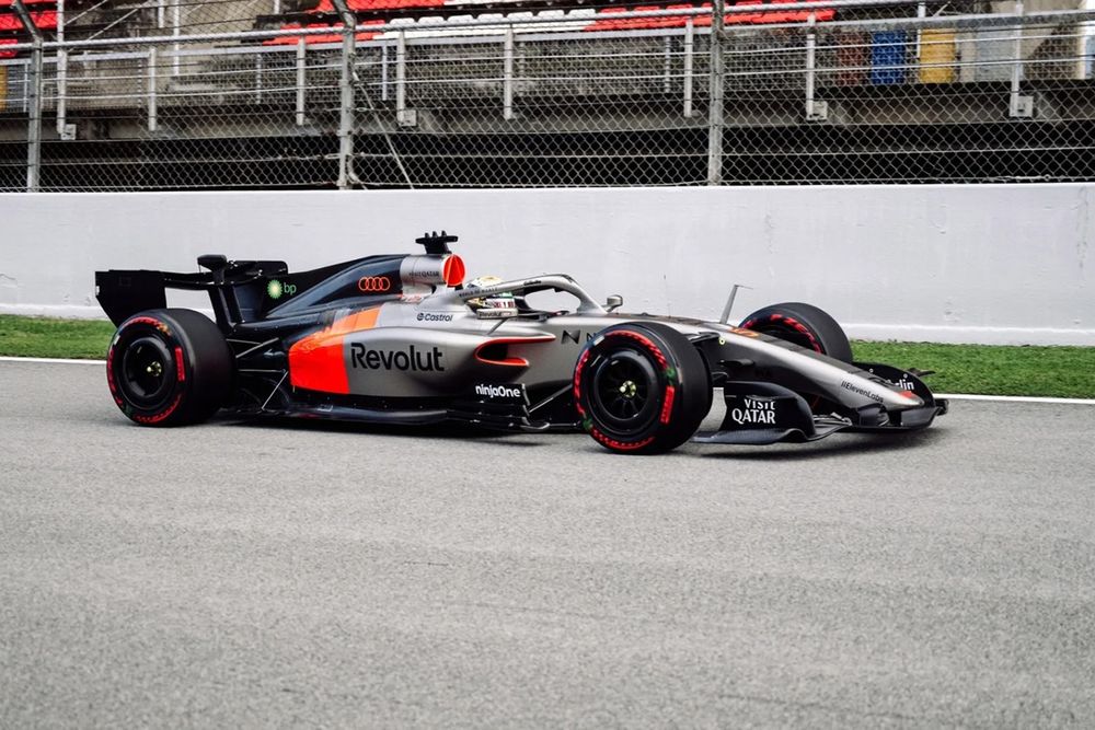 Gabriel Bortoleto dans l'Audi sur le circuit de Barcelone.