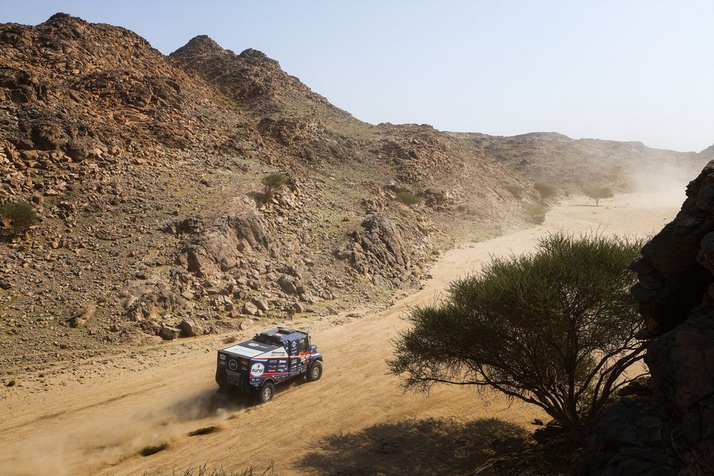 Geen dagsucces voor Mitchel van den Brink, maar wel de leiding in het klassement.