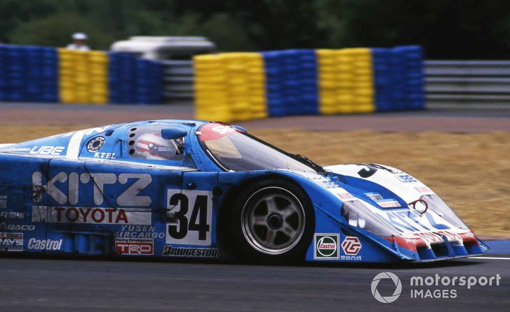 Rolan Ratzenberger au volant de la SARD Toyota 92C-V lors des 24H du Mans 1992.