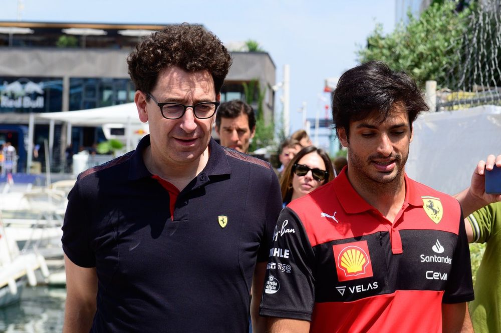 Mattia Binotto, Carlos Sainz, Ferrari