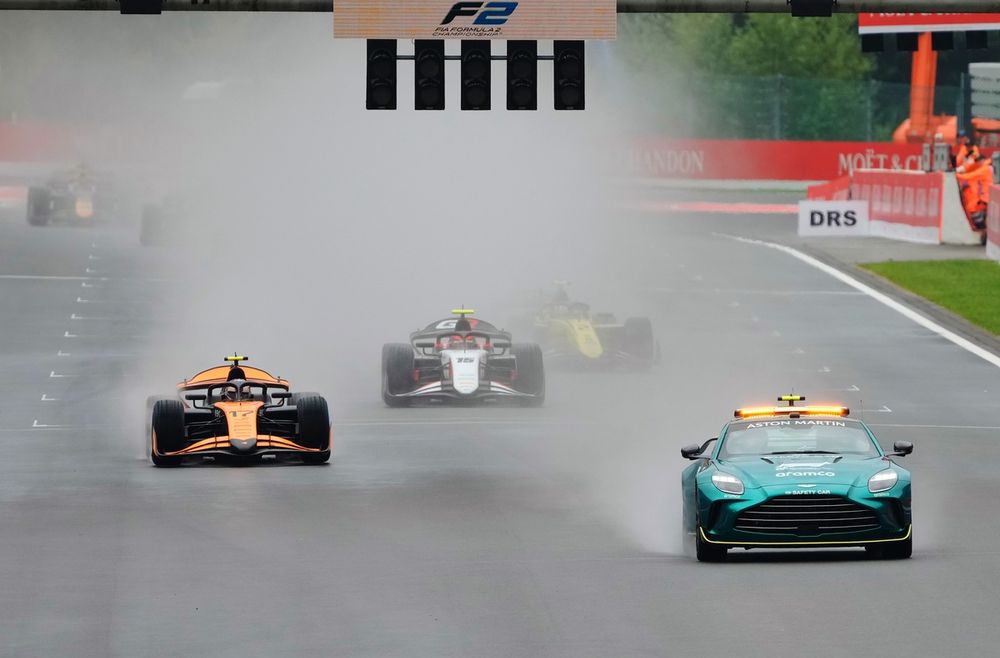 El coche de seguridad delante de Alex Dunne, Rodin Motorsport