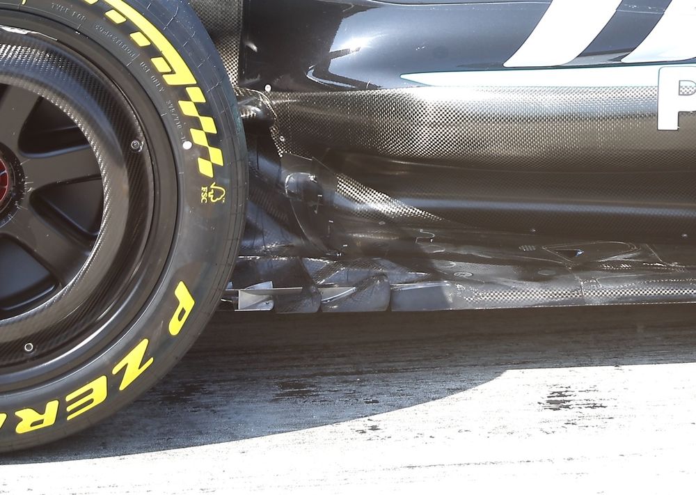 Mercedes W17: il fondo modificato per favorire l'effetto out wash