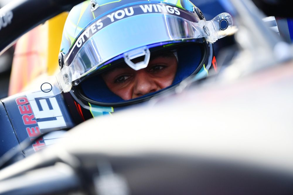 Линдблад готовится к «трудному» сезону новичков Формулы-1 с Racing Bulls