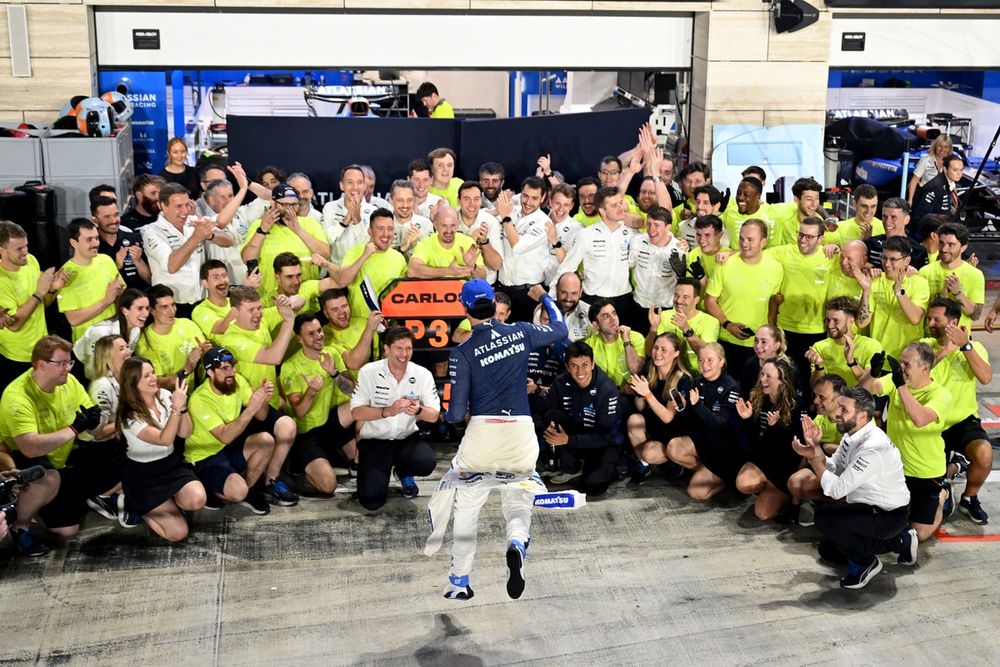 James Vowles, Team Principal de Williams, Carlos Sainz, Williams FW47, Alex Albon, Williams FW47