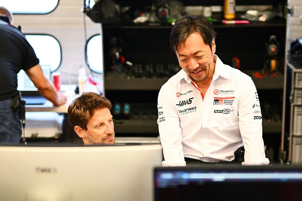 Romain Grosjean, Ayao Komatsu, Haas F1 Team