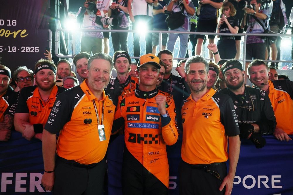 Lando Norris, McLaren, Andrea Stella, McLaren, Zak Brown, McLaren
