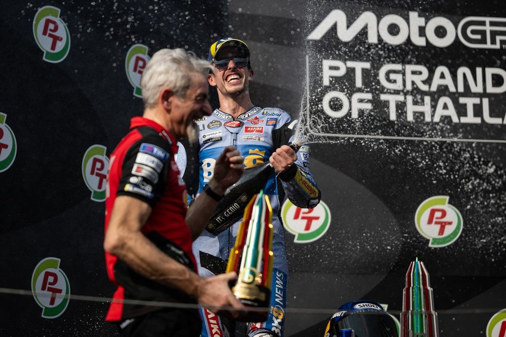 Dall'Igna y Alex Márquez en el podio de Tailandia